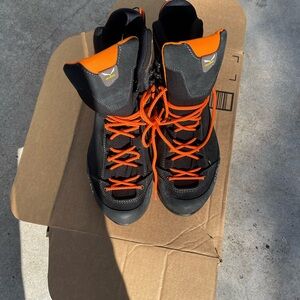 Salewa Mens Mountain Trainer Mid Goretex mountaineering boots